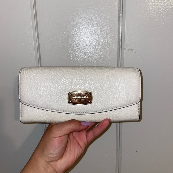 White Michael Kors wallet - Picture 1 of 13
